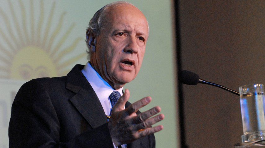 Roberto Lavagna sería el jefe del "Gabinete económico" de Sergio Massa