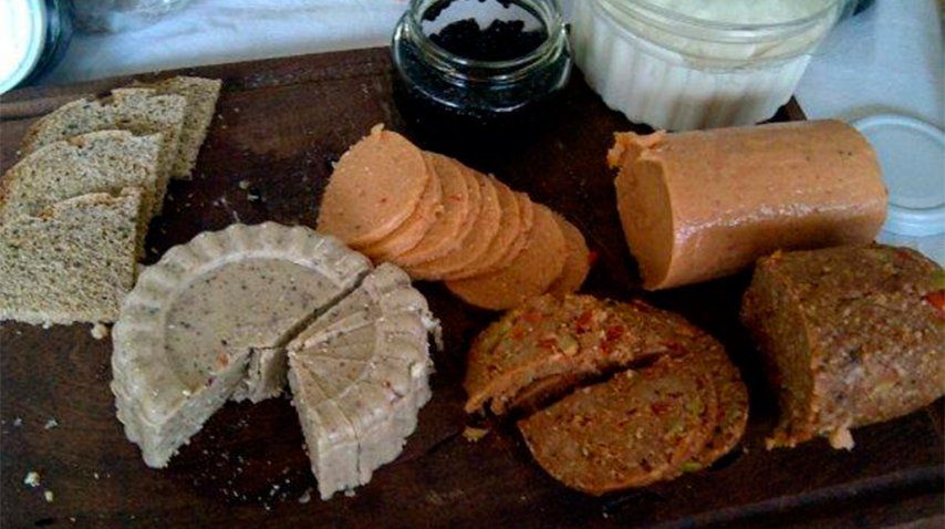 <i> Quesos de girasol y embutidos a base de soja</i>