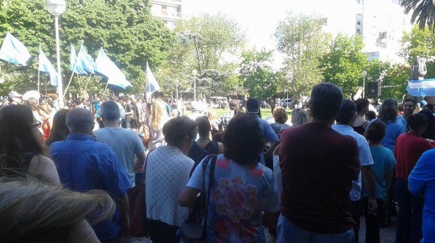 La jornada en Plaza Moreno, La Plata.