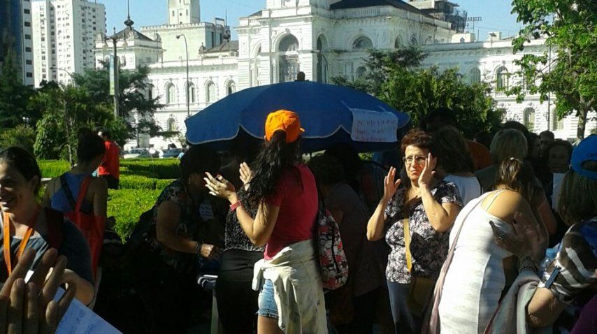 La jornada en Plaza Moreno, La Plata.