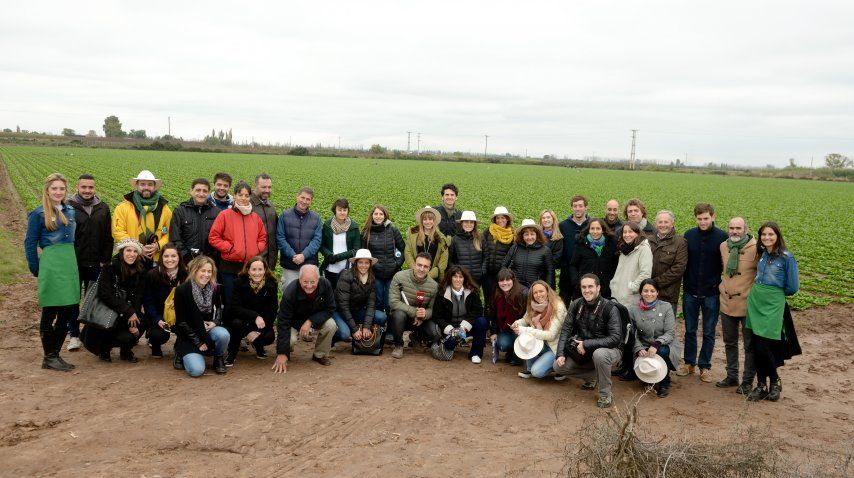 El grupo que recorrió la finca Los Almendros