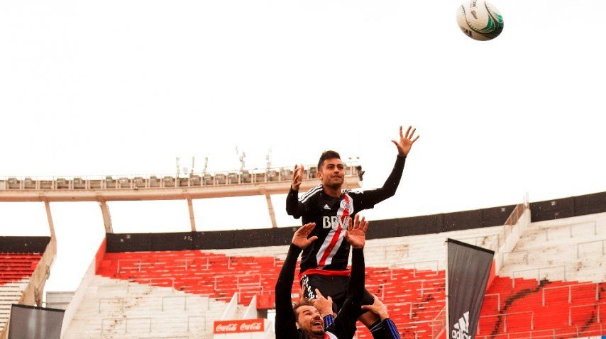Los futbolistas de River se divirtieron junto a los jugadores de los All Blacks