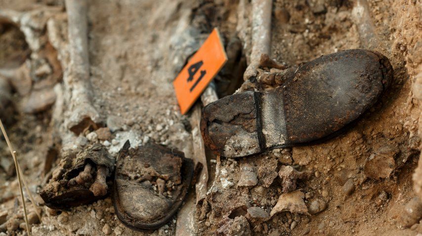 Tardarán mucho tiempo en identificar a los 200 esqueletos<br>