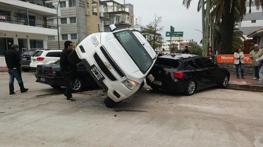 <p> Triple choque en Punta del Este. Gentileza de diario El País. </p><p></p>