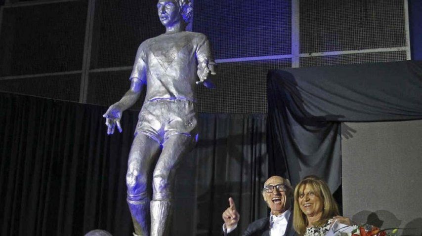 Estatua de Carlos Bianchi en Vélez