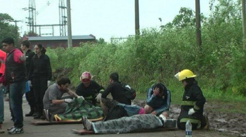   <p> Vuelco de micro tras recital de La Renga: hubo 50 heridos.</p> 