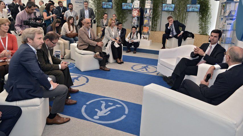 Juan Manuel Urtubey presentando Salta Urbana para el Desarrollo Sostenible.