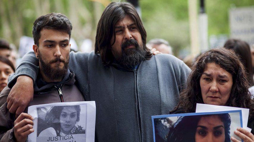 Matías Pérez, el hermano de Lucía, junto a su familia.<br>