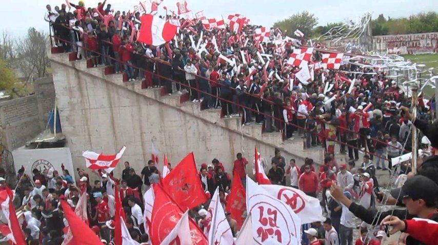 Hinchada de Huracán Las Heras en Mendoza