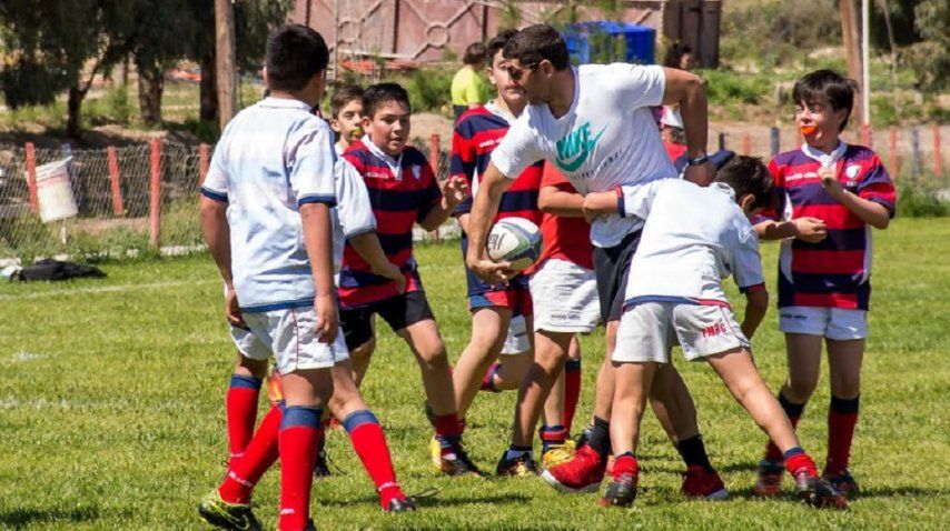 Una hermosa mañana compartieron con chicos de 4 a 18 años en el Madryn RC
