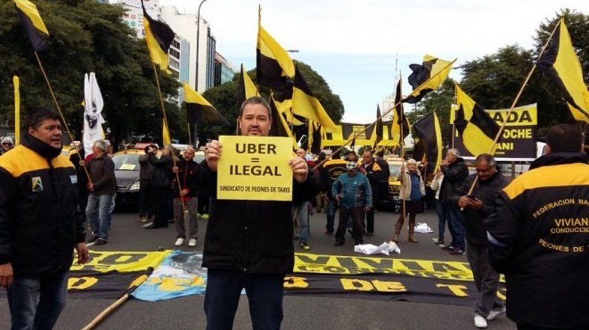 Marcha de taxistas a Tribunales para pedir que se investigue a Uber