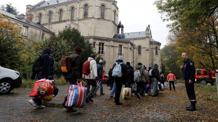 <p> Desalojo del mayor campamento refugiados en París</p><p></p>