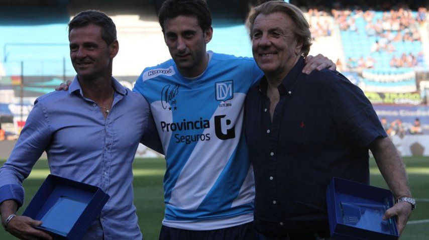 Milito junto a Merlo y Diego Cocca, en su despedida