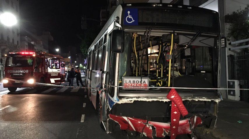 Colectivo chocó patrullero