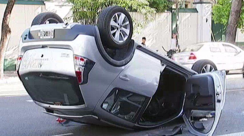 Choque y vuelco en Caballito