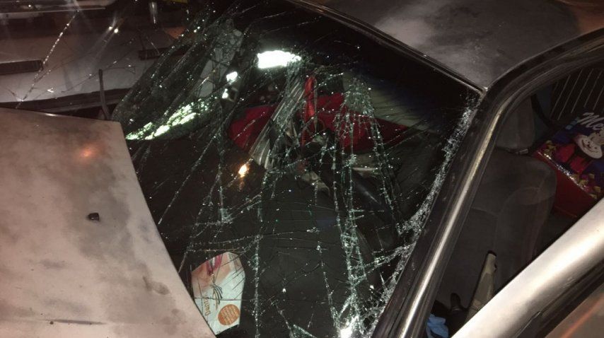 <p> Un colectivo de la línea 160 chocó con un auto en Valentín Alsina, hay un muerto</p><p></p>