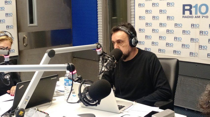 Roberto Navarro en su debut en las mañana de Radio 10.