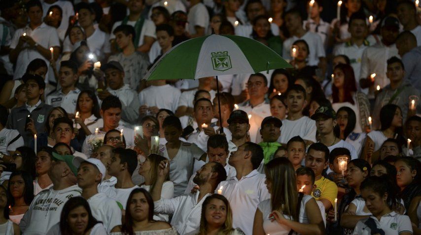 <p> Homenaje a los muertos del Chapecoense</p><p></p>