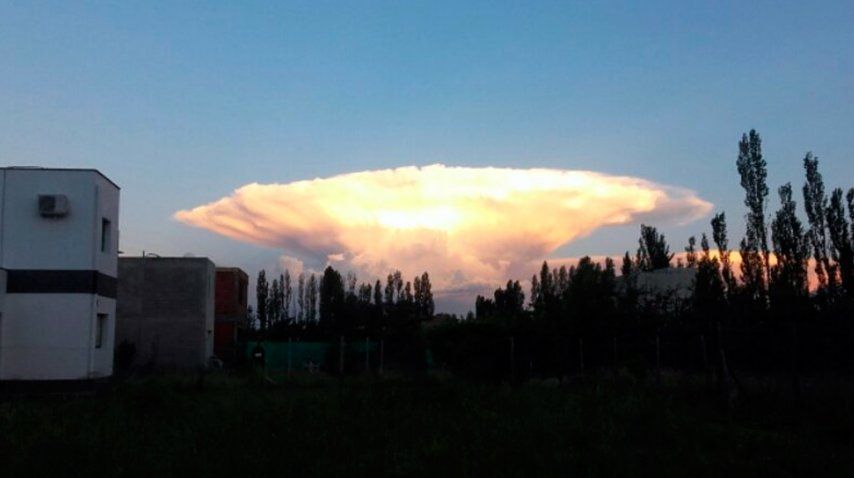 Así se veía el cielo este jueves a la tarde en Neuquén
