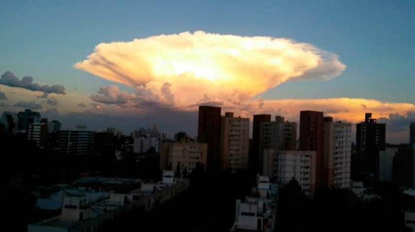 Así se veía el cielo este jueves a la tarde en Neuquén<br><br>