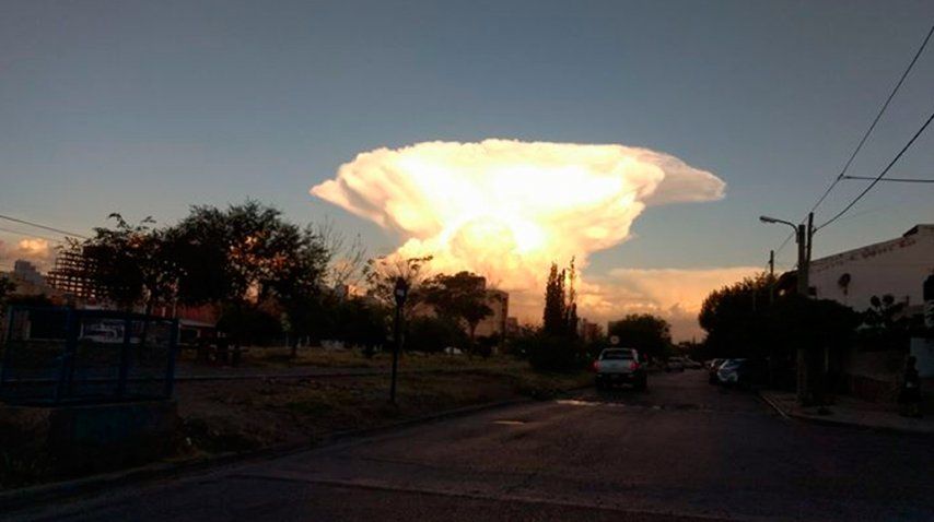 Así se veía el cielo este jueves a la tarde en Neuquén<br>