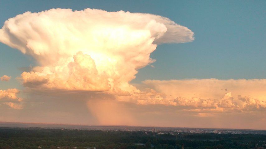 Así se veía el cielo este jueves a la tarde en Neuquén