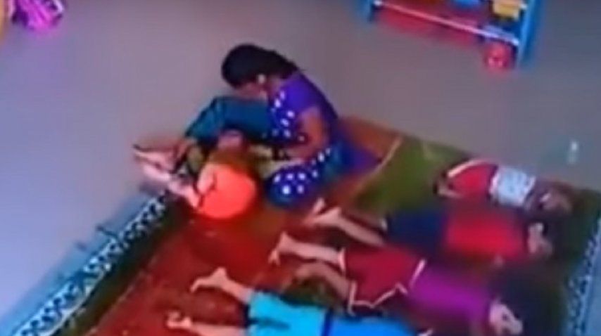 Cuidadora golpea a beba en la guardería