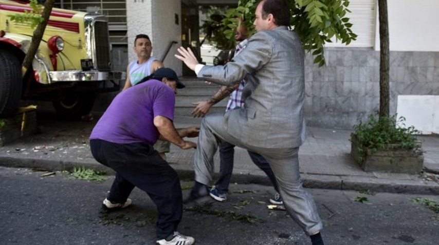 Dos hombres protagonizaron una discusión de tránsito