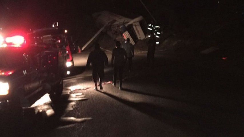 21 chicos heridos por un vuelco - Crédito: cadena3.com