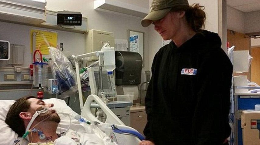 Perra despide a su amo