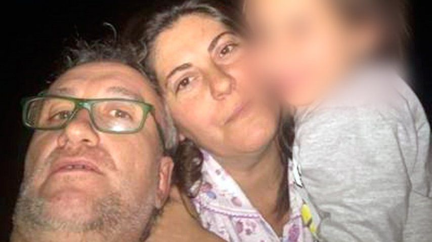 Nadia juntio a sus padres, detenidos por estafa