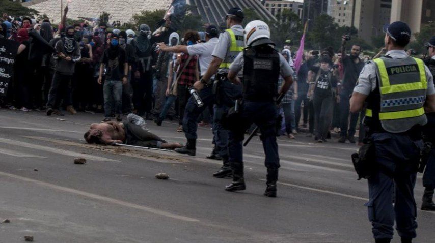 Policía Militar reprime violentamente una manifestación contra Michel Temer