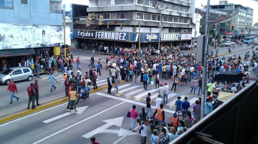 Protestas y saqueos por falta de efectivo en Maturín, Venezuela
