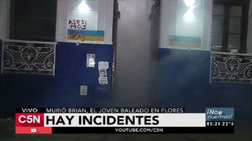 Gases lacrimógenos en la comisaría 38 de Flores tras el asesinato de Brian a manos de motochorros