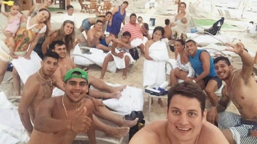 Tevez en Cancún con 25 amigos