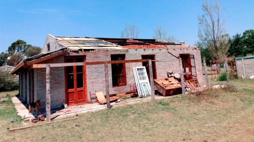 El tornado arrasó con techos<br>