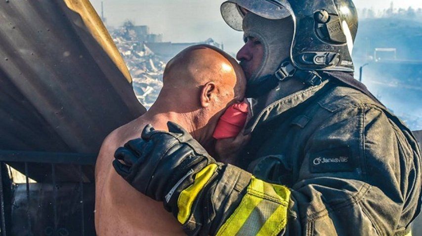 Bombero vio su casa quemarse y siguó trabajando