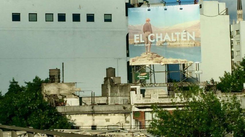 Publicidad en la autopista 25 de Mayo<br>