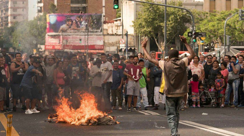 Los manteros cortan la avenida Pueyrredón<br>