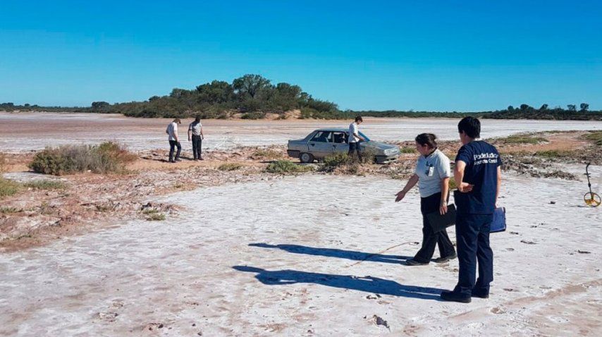 La mujer fue hallada en el auto en el que viajaba<br>