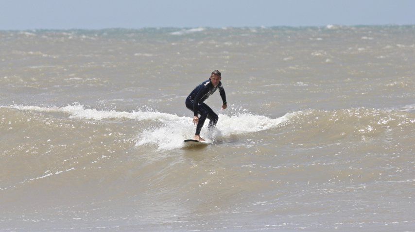 Orsanic arriba de una ola<br>