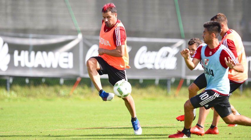 El particular peinado de Rodrigo Mora<br>