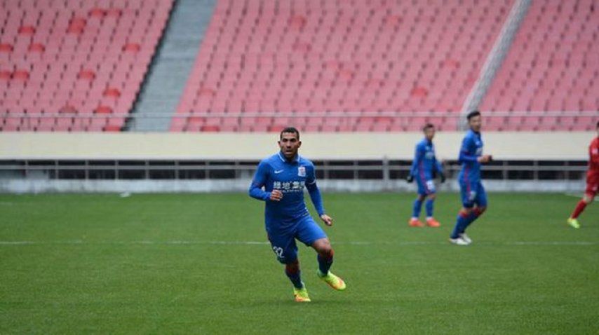 Carlos Tevez debutó en el Shanghai Shenhua