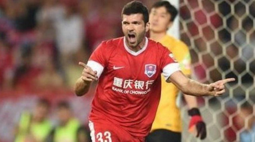 Emmanuel Gigliotti, con la camiseta del Chongqing Lifan