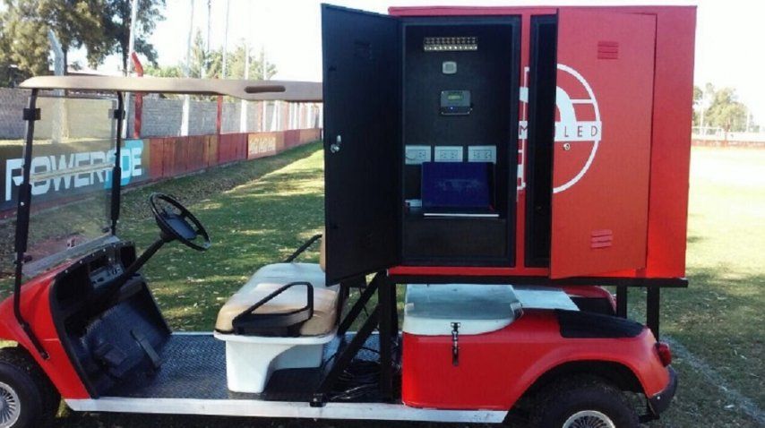 <p> El carrito de Holan para las imágenes que toma el drone - Crédito: @LanzillottaOk</p><p></p><p></p>