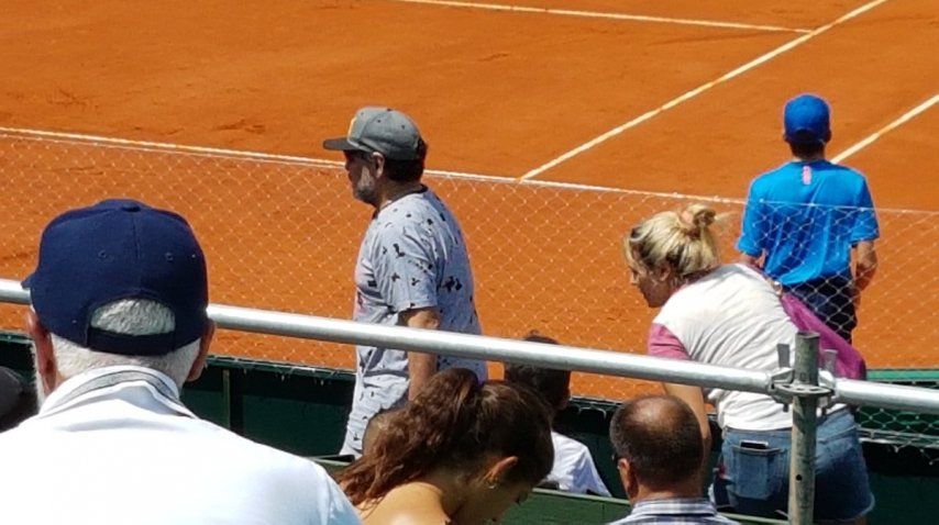 Maradona en la Copa Davis 2017 - Crédito: @DiarioElBarrio