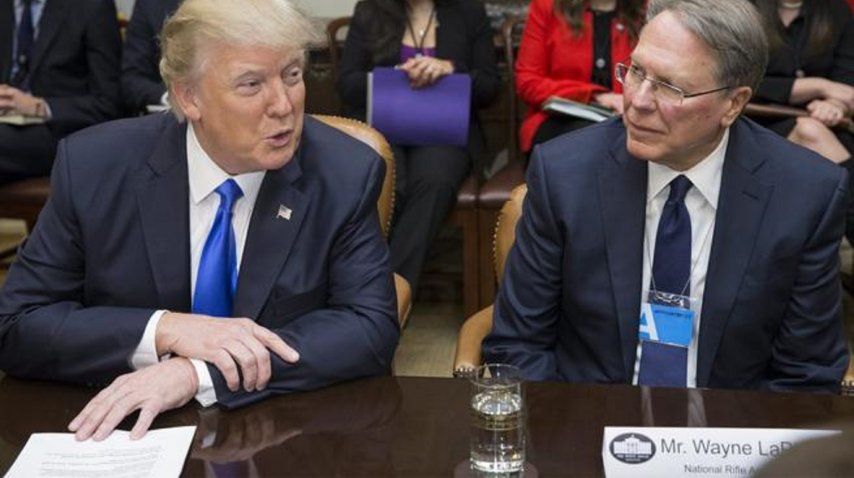 Trump vuelve a permitir que enfermos mentales compren armas