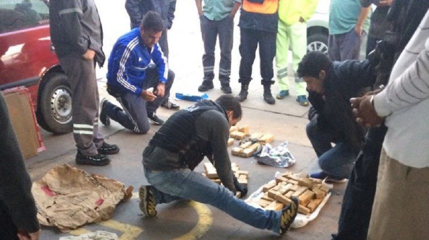 <p> Secuestraron 117 panes de marihuana - Crédito: diariodemocracia.com</p><p></p><p></p>