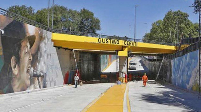 Paso bajo a nivel con nombre de Gustavo Cerati