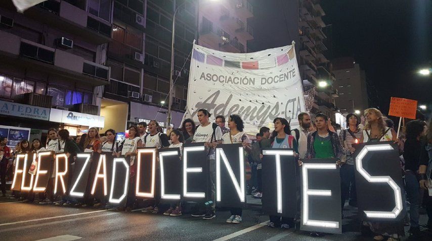 Docentes porteños se movilizan al Obelisco horas antes del paro nacional